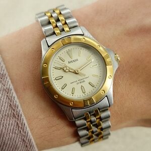 Seiko Avenue 7N01-6200 Two-Tone Jubilee Quartz Watch Screw Down Crown 29mm Lady